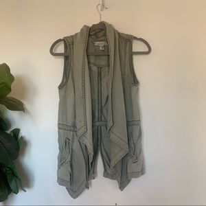 Sleeveless jackets with pockets